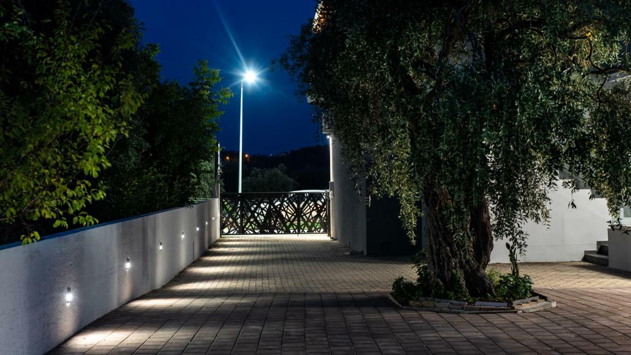 Oinoelia Luxury Suites & Residence โปตอส ภายนอก รูปภาพ